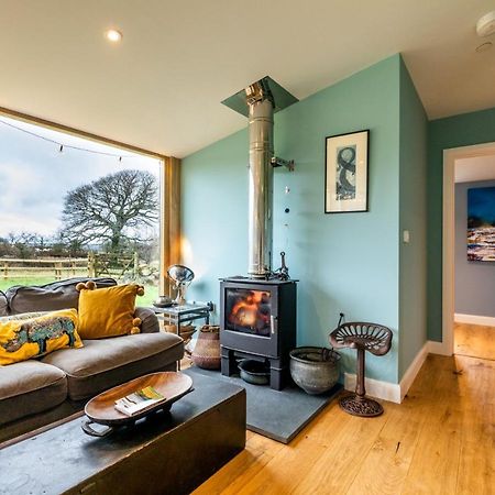 Penrhiw - A Country Cottage With Mountain Views Newport  Kültér fotó
