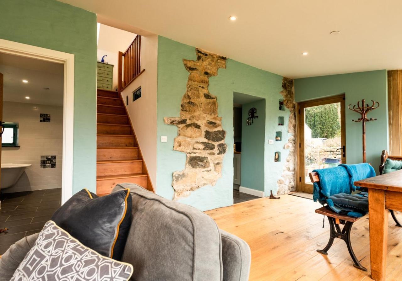 Penrhiw - A Country Cottage With Mountain Views Newport  Kültér fotó