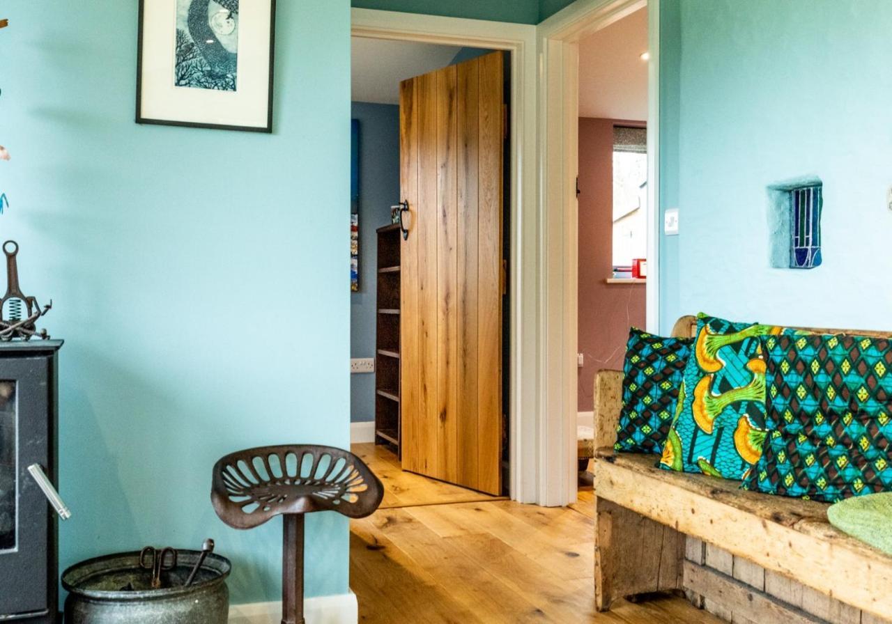Penrhiw - A Country Cottage With Mountain Views Newport  Kültér fotó