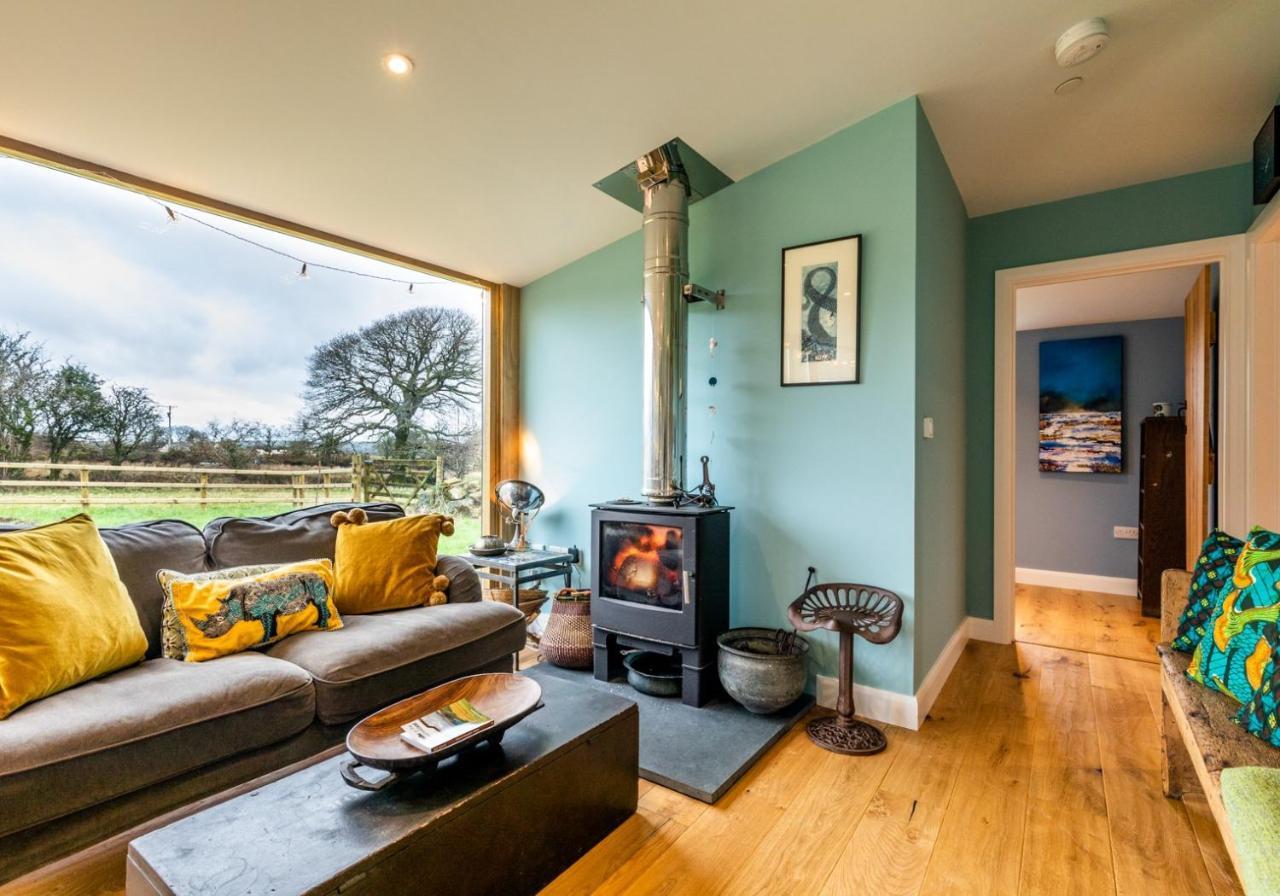 Penrhiw - A Country Cottage With Mountain Views Newport  Kültér fotó