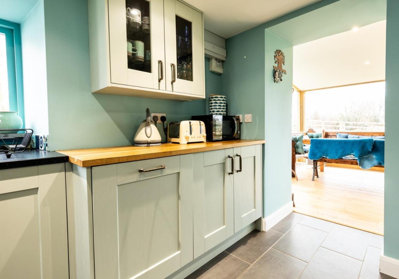 Penrhiw - A Country Cottage With Mountain Views Newport  Kültér fotó