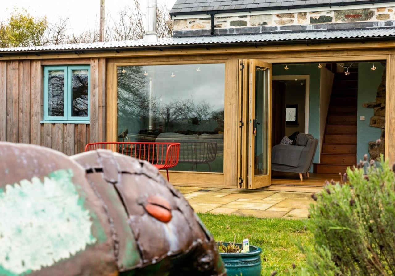 Penrhiw - A Country Cottage With Mountain Views Newport  Kültér fotó