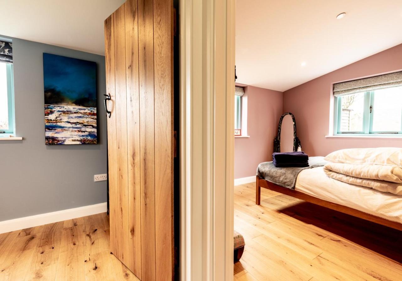 Penrhiw - A Country Cottage With Mountain Views Newport  Kültér fotó