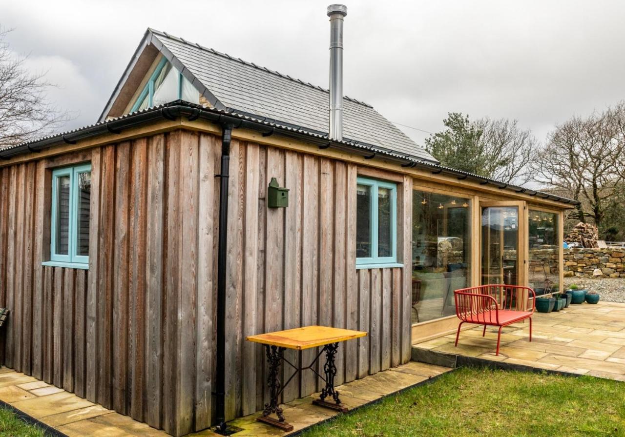 Penrhiw - A Country Cottage With Mountain Views Newport  Kültér fotó