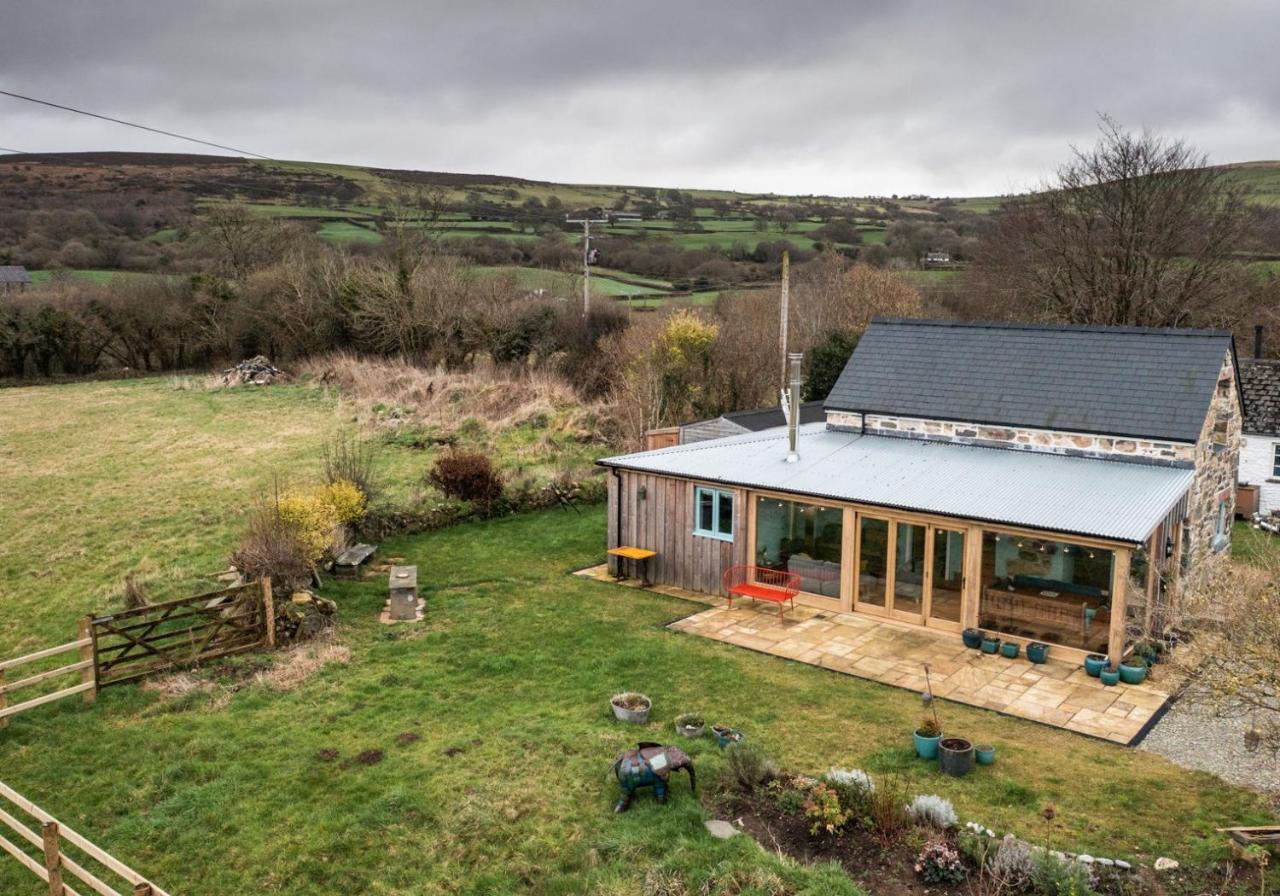 Penrhiw - A Country Cottage With Mountain Views Newport  Kültér fotó