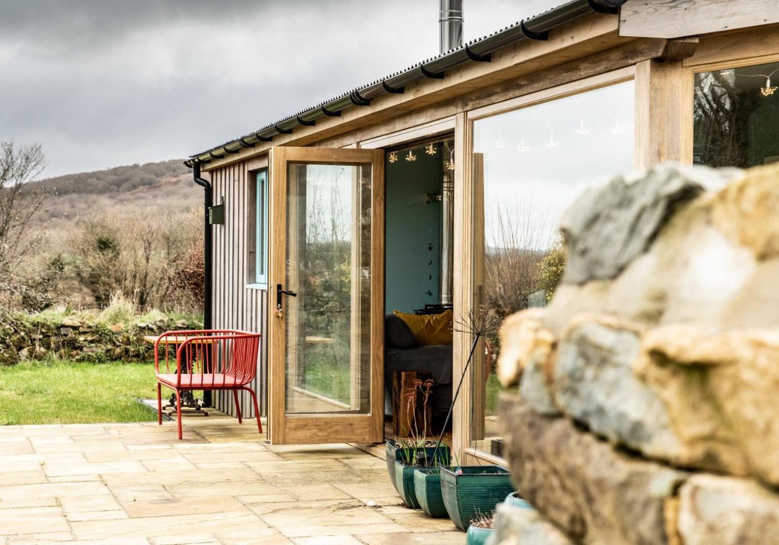 Penrhiw - A Country Cottage With Mountain Views Newport  Kültér fotó